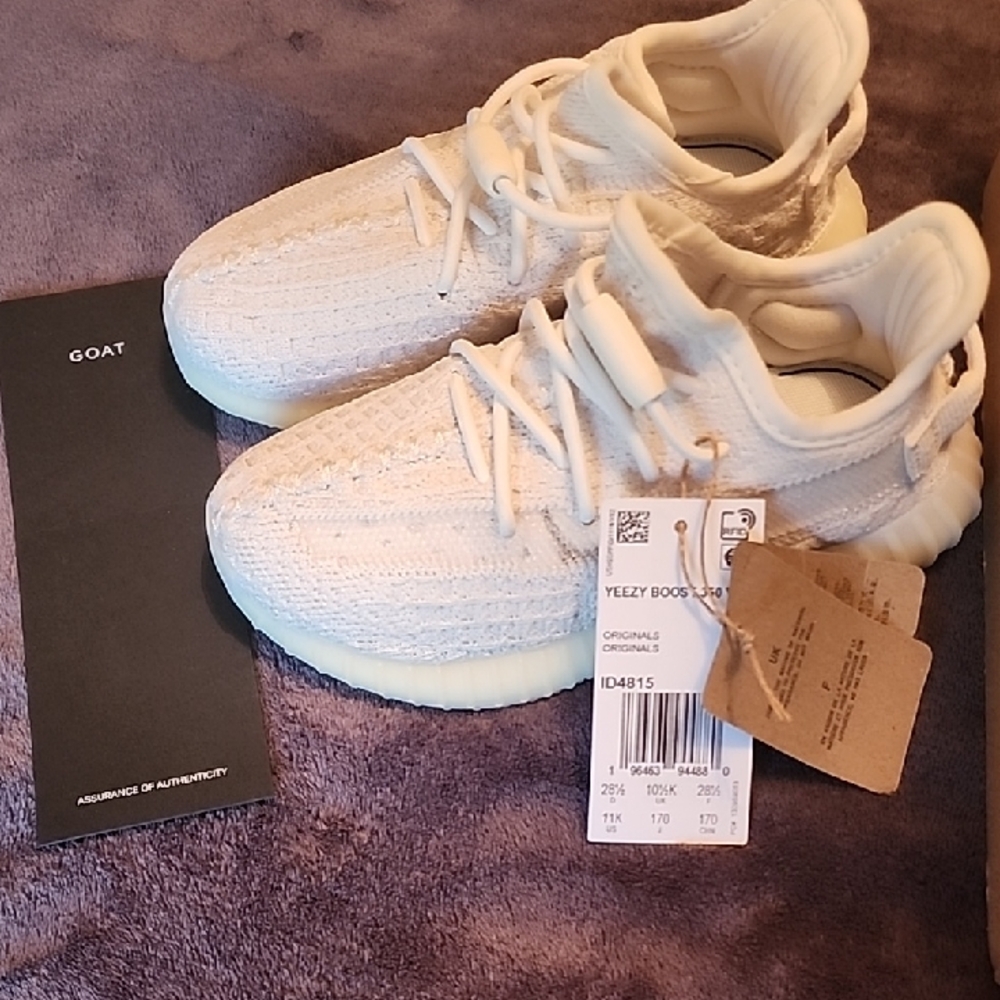 Yeezy Boost 350 V2 in Cream White